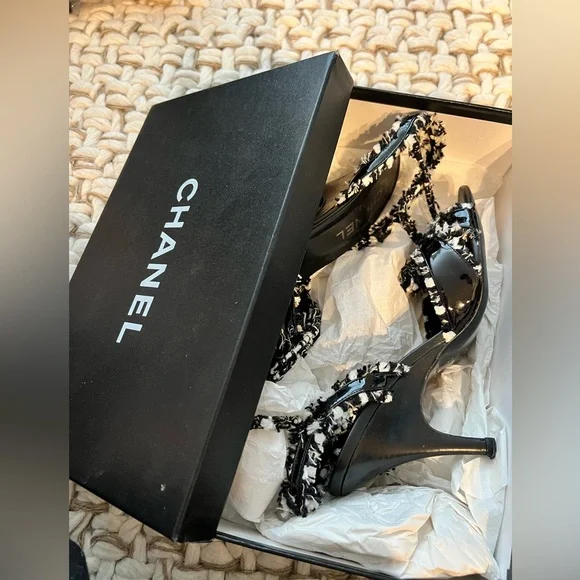 CHANEL TWEED HEELS - Picture 6 of 7